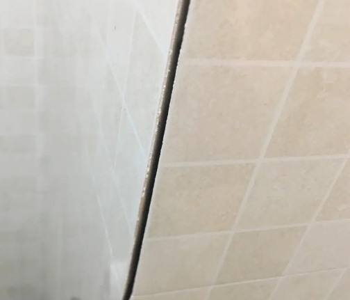 大田瓷砖空鼓维修公司分享阳台瓷砖脱落的修复过程可以分为以下几个步骤