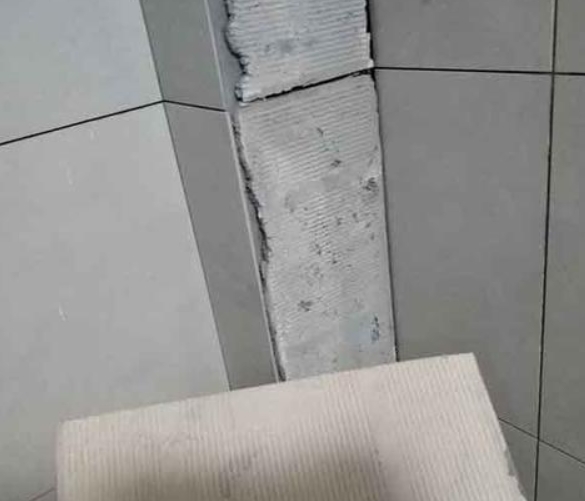 大田瓷砖空鼓维修公司分享下厨房瓷砖脱落的补救措施。